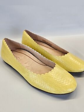 Vionic Ballet Flats Julieta Yellow  Scalloped Edge Faux Snake Comfort Womens 8